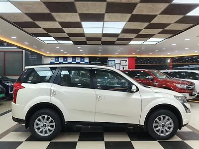 2016 Mahindra XUV500 W8