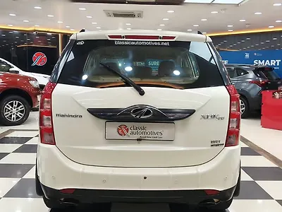 2016 Mahindra XUV500 W8