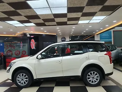 2016 Mahindra XUV500 W8
