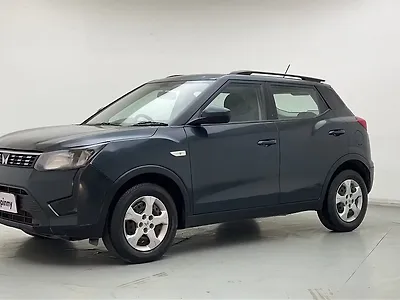 2022 Mahindra XUV300 W6 1.2 Petrol 1