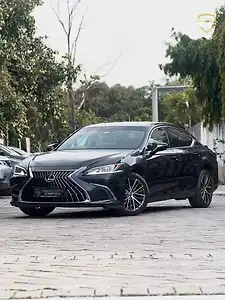 2024 लेक्सस ES 500e 300h एक्सक्विज़िट 1