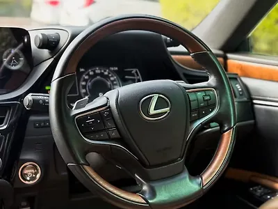 2024 Lexus Old Generation ES 2018 300h Exquisite