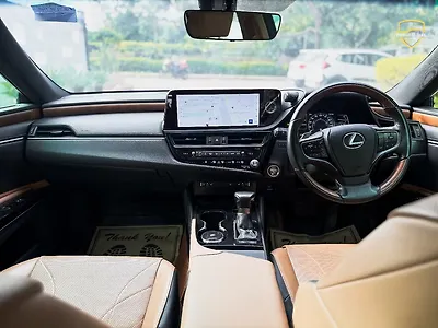 2024 Lexus Old Generation ES 2018 300h Exquisite