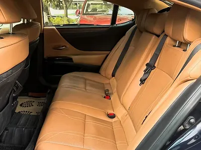 2024 Lexus Old Generation ES 2018 300h Exquisite