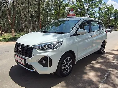 2025 Toyota Rumion V AT