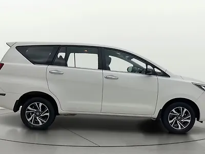 2022 Toyota Innova Crysta VX 2.4 8 STR