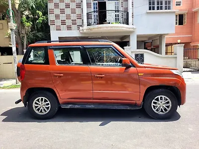 2017 Mahindra TUV300 T8