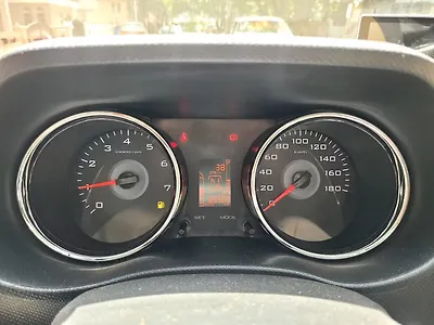 2017 Mahindra TUV300 T8