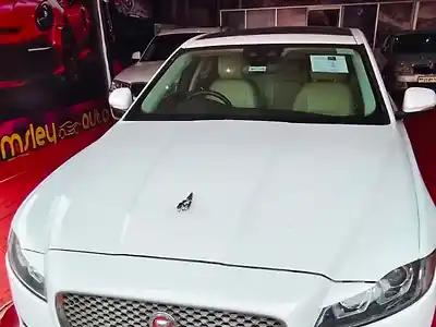 2018 जैगुवार एक्सएफ़ पोर्टफोलियो डीज़ल 1