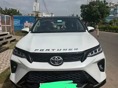 2024 टोयोटा फ़ॉर्च्यूनर 4X2 2WD Diesel Turbo Automatic Dual Tone 1