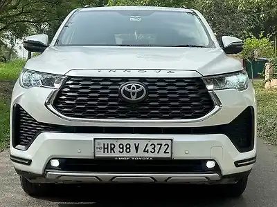 2025 टोयोटा इनोवा हायक्रॉस VX (O) Hybrid (Electric + Petrol) Automatic (e-CVT) 7 STR Platinum White Pearl 1