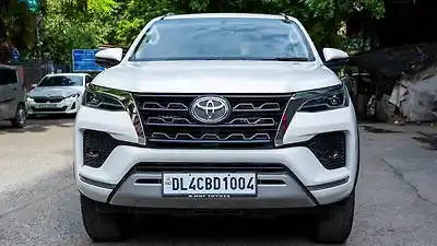2024 टोयोटा फ़ॉर्च्यूनर 4x2 2WD Petrol 2.7L Automatic 1 2024 टोयोटा फ़ॉर्च्यूनर 4x2 2WD Petrol 2.7L Automatic 1