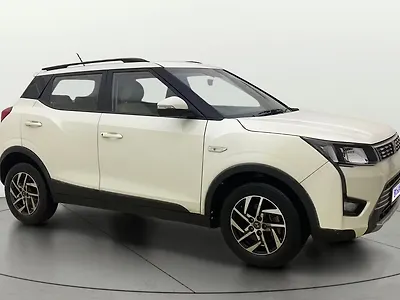 2023 Mahindra XUV300 W6 1.2 Petrol 1
