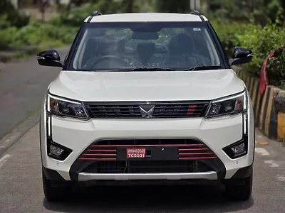 2025 Mahindra XUV300 W8(O) 1.2 Petrol Dual Tone 1