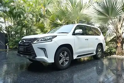 2022 लेक्सस LX v8 ऑटोमैटिक 1