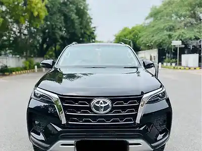 2025 टोयोटा फ़ॉर्च्यूनर 4x2 2WD Petrol 2.7L Automatic 1