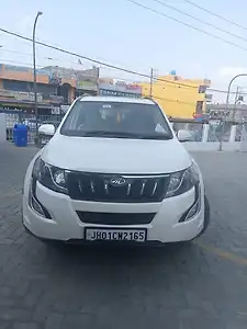 2017 Mahindra XUV500 W10 1