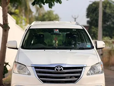 2013 Toyota Innova 2.5 ZX 7 STR BS-III 1