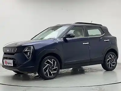 2024 महिंद्रा XUV 3XO AX7L Petrol 1.2L Turbo Automatic (TC) Dual Tone 1