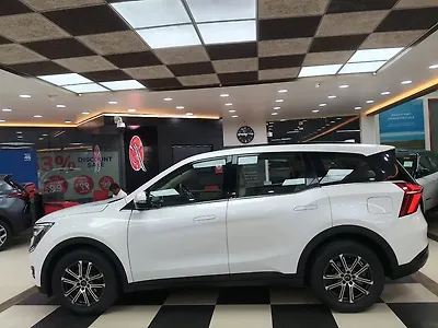 2022 Mahindra Old Generation XUV700 AX 7 Petrol AT 7 STR