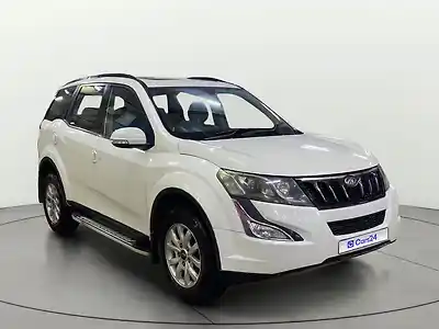 2017 महिंद्रा XUV500 w10 1.99 1