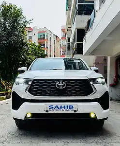 2026 Toyota Innova Hycross VX (O) Hybrid (Electric + Petrol) Automatic (e-CVT) 8 STR Platinum White Pearl 1