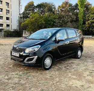 2018 Mahindra Marazzo M2 7 STR 1