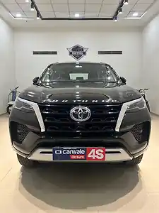 2025 टोयोटा फ़ॉर्च्यूनर 4x2 2WD Diesel 2.8L Turbo Automatic 1 2025 टोयोटा फ़ॉर्च्यूनर 4x2 2WD Diesel 2.8L Turbo Automatic 1