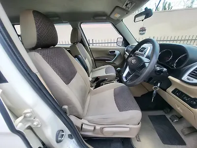 2016 Mahindra TUV300 T8