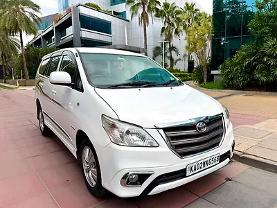 2015 Toyota Innova 2.5 G BS IV 8 STR