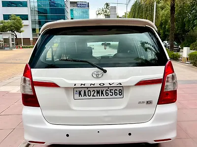 2015 Toyota Innova 2.5 G BS IV 8 STR