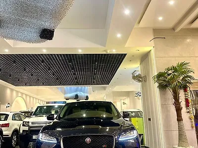 2017 Jaguar F-Pace Prestige 1