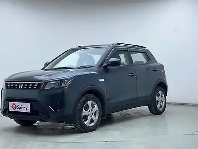2023 महिंद्रा XUV300 W6 1.2 पेट्रोल एएमटी [2021] 1
