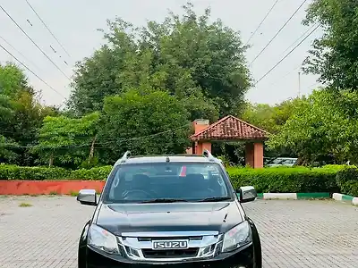 2017 इसुज़ू डी-मैक्स वी-क्रॉस 4x4 1