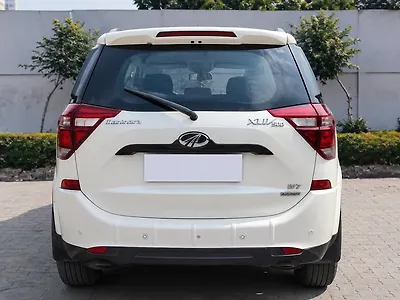 2018 Mahindra XUV500 W7 AT