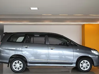2015 Toyota Innova 2.5 GX BS IV 7 STR