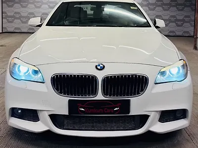 2013 BMW 5-Series 530d Sedan 1