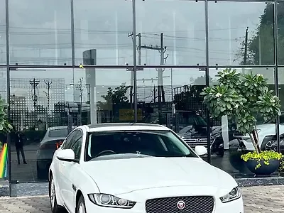 2018 Jaguar XF Portfolio Diesel 1