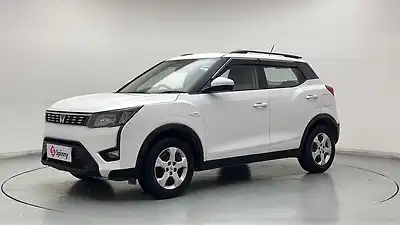 2023 Mahindra XUV300 W6 1.2 Petrol 1