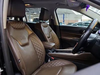 2023 Jeep Meridian Limited Plus 4x2 AT