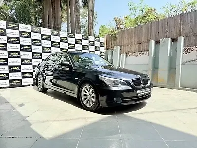 2009 BMW 5-Series 520i Sedan 1