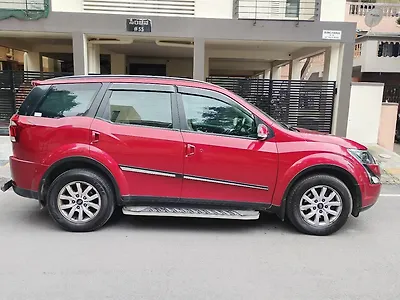 2021 Mahindra XUV500 W9