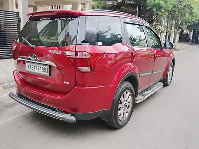 2021 Mahindra XUV500 W9