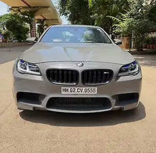 2012 बीएमडब्ल्यू M5 सिडैन 1