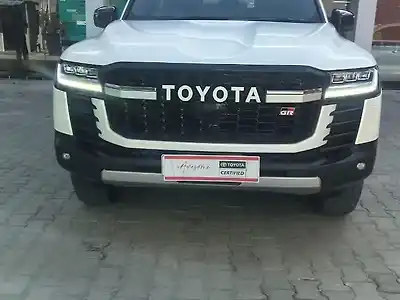 2025 टोयोटा लैंड क्रूज़र GR-S Diesel 3.3L Turbo Automatic 1