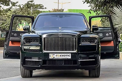 2022 Rolls-Royce Cullinan SUV 1 2022 Rolls-Royce Cullinan SUV 1