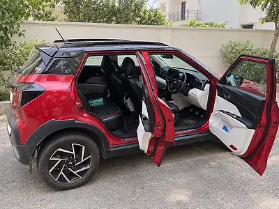 2025 Mahindra XUV 3XO AX7 Petrol 1.2L Turbo Manual Dual Tone