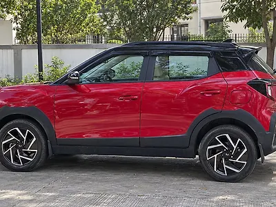 2025 Mahindra XUV 3XO AX7 Petrol 1.2L Turbo Manual Dual Tone