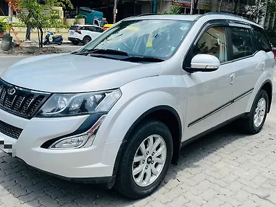 2016 Mahindra XUV500 W10