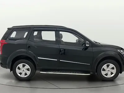 2017 Mahindra XUV500 W6